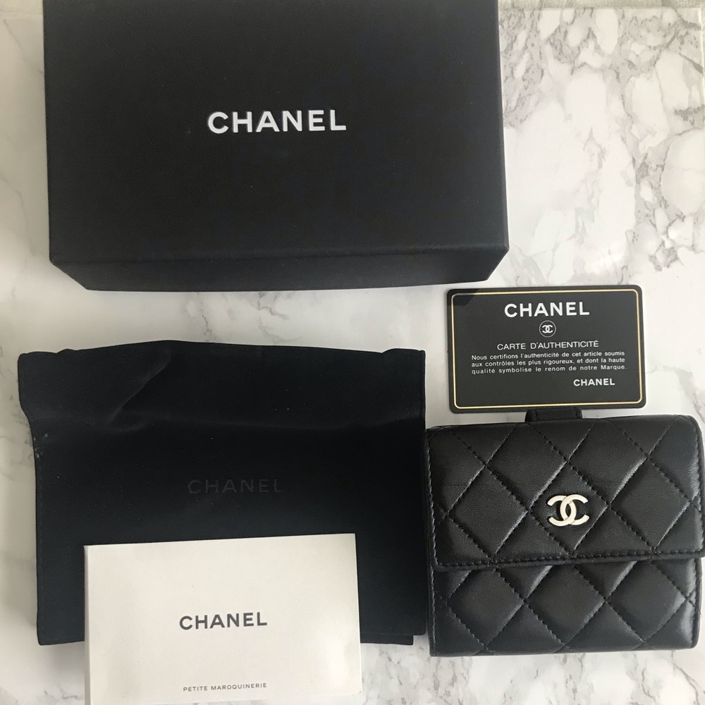 CHANEL BLACK QUILTED LAMBSKIN FLAP WALLET